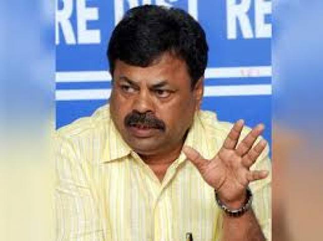  ನೀವಿರುವಲ್ಲೇ ಜಾಗೃತಿ ಮೂಡಿಸಿ - ಜಿಲ್ಲಾಧಿಕಾರಿ: ನನ್ನನ್ನು ಯಾರೂ ಪ್ರಶ್ನಿಸುವಂತಿಲ್ಲ  ರೇಣುಕಾಚಾರ್ಯ